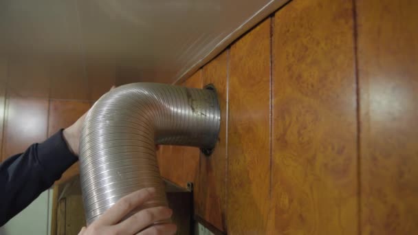 Mains Maître Qui Installe Système Ventilation Dans Pièce — Video