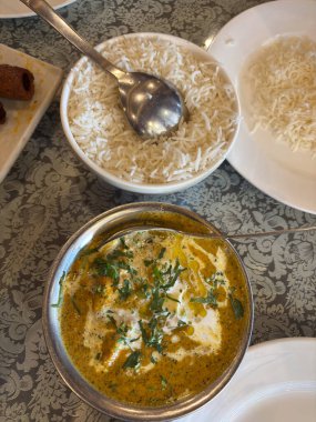 Kashmiri günlük yiyecek öğesi 