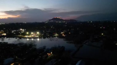 Dal Gölü Kasmir 'in akşam manzarası çok güzel.