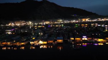 Dal Gölü Kasmir 'in akşam manzarası çok güzel.