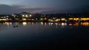 Dal Gölü Kasmir 'in akşam manzarası çok güzel.