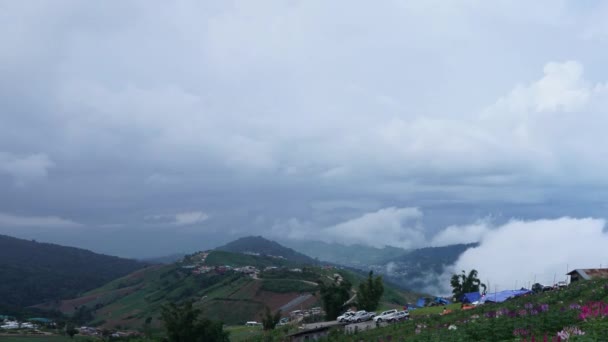 Nuvole Muovevano Sulle Montagne Nebbia Che Formava Diffondeva Phu Thap — Video Stock
