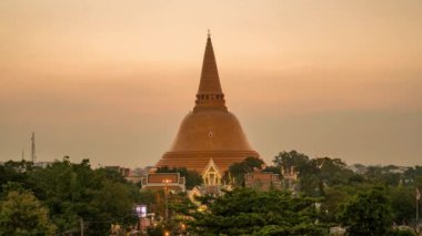 Annual event of Phra Pathom Chedi, people climb up the pagoda to go up to collect the bells. Timelapse the skies changed in the evening.