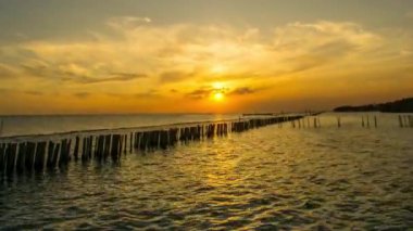 Deniz kenarında gün batımı, Samut Sakhon, Tayland