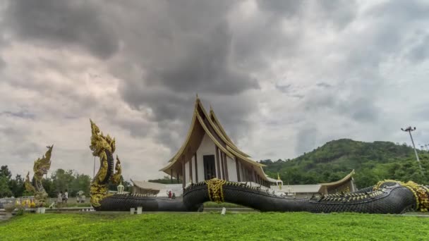 乌云弥漫在泰国费查本的Thammayan寺上方的天空 — 图库视频影像