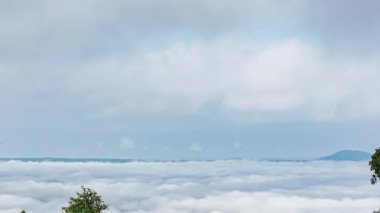 Khao Kho, Phetchabun, Tayland 'da geniş beyaz sis tabakaları