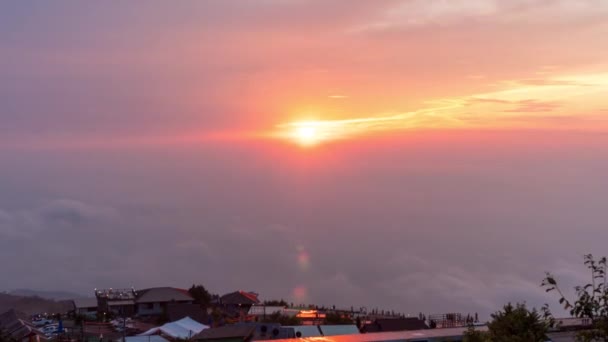 Sonnenlicht Durchdringt Die Lücken Den Wolken Und Bildet Einen Crepuscular — Stockvideo