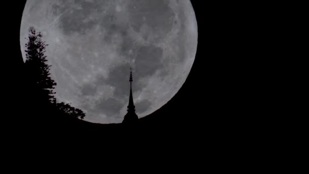 Luna Pone Detrás Phra Doi Suthep Disparo Con Una Lente — Vídeos de Stock