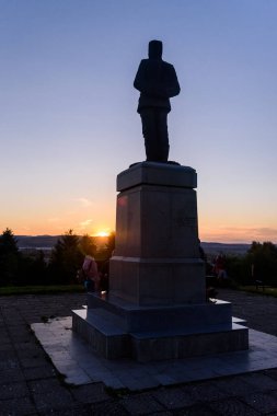 Loznica, Sırbistan - 11 Temmuz 2022: Sırbistan 'ın Loznica kentinde Stepa Stepanoviç Anıtı (1856-1929). Birinci ve ikinci Balkan Savaşı ve Birinci Dünya Savaşı 'nda savaşmış bir Sırp ordu komutanıydı..