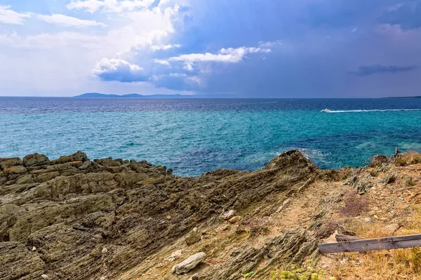 Superficie Turchese Acqua Mare Spiaggia Grecia Prima Della Pioggia — Foto Stock