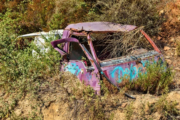 Sithonia Grécia Agosto 2022 Carro Abandonado Desmontado Floresta Verão Velha — Fotografia de Stock