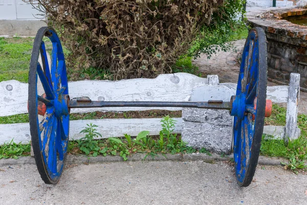 Uma Roda Vagão Madeira Antiga Campo — Fotografia de Stock