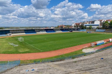 Belgrad, Sırbistan - 11 Nisan 2022: OFK Beograd futbol kulübünün Gençlik Stadyumu (Sırp: Omladinski Stadyumu). Stadyum çok kötü durumda.