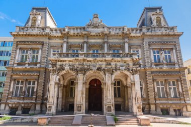 Budapeşte, Macaristan - 4 Temmuz 2022: Eski Macar Radyosu binası. 1956 Devrimi 'nin ilk gününde Macar Radyosu kuşatması. 
