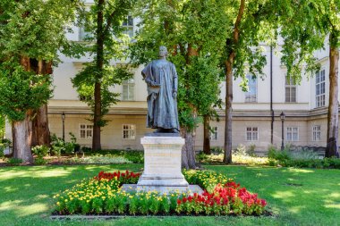 Budapeşte, Macaristan - 4 Temmuz 2022: Macaristan Ulusal Müzesi 'nin babası Grof Ferencz Szechenyi 200 yıl önce öldü