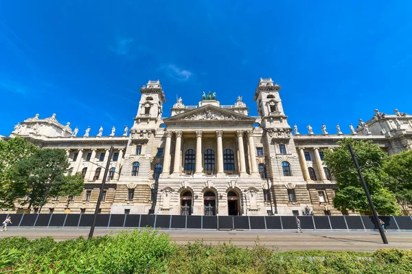 Budapest Hungary July 2022 Parliament Building Palace Justice One Most — Stok fotoğraf