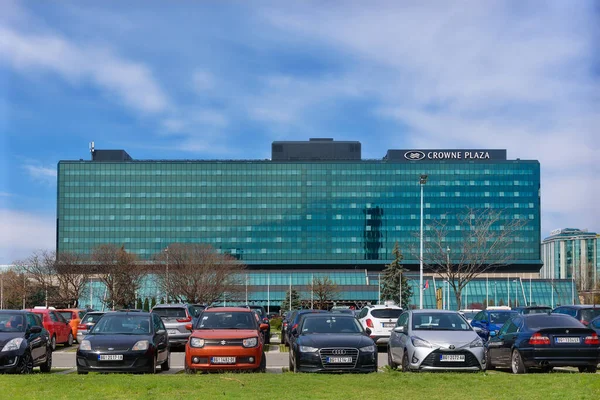 Belgrad, Sırbistan - 29 Mart 2023: Belgrad, Sırbistan 'daki Crowne Plaza Oteli