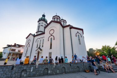 Loznica, Sırbistan - 11 Temmuz 2023: Loznica 'daki Kefen Kilisesi (Sırpça: Crkva Pokrova Presvete Bogorodice).
