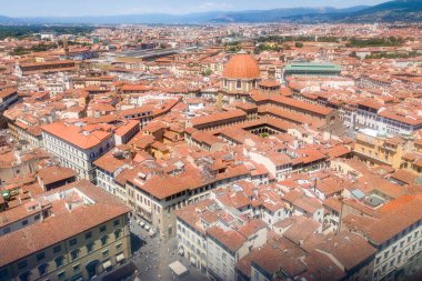 Floransa, İtalya - 28 Haziran 2023: Ortaçağ 'ın ünlü kenti Floransa, İtalya' nın panoramik çatı manzarası 