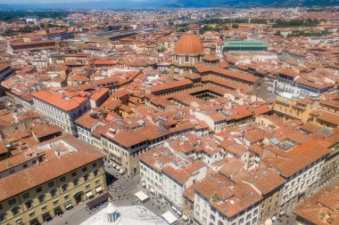 Floransa, İtalya - 28 Haziran 2023: Ortaçağ 'ın ünlü kenti Floransa, İtalya' nın panoramik çatı manzarası 