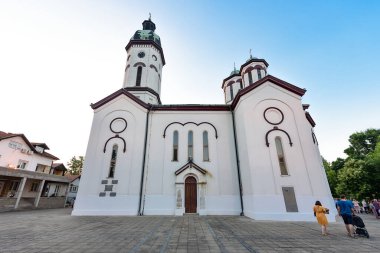 Loznica, Sırbistan - 11 Temmuz 2023: Loznica 'daki Kefen Kilisesi (Sırpça: Crkva Pokrova Presvete Bogorodice).