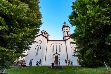 Loznica, Sırbistan - 11 Temmuz 2023: Loznica 'daki Kefen Kilisesi (Sırpça: Crkva Pokrova Presvete Bogorodice).