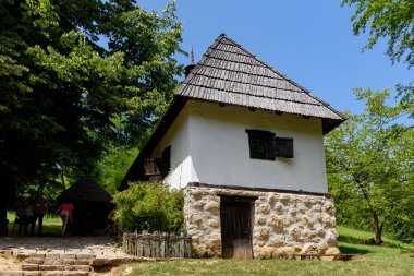 Trsiç, Sırbistan - 13 Temmuz 2023: Sırbistan 'ın Trsiç kentinde Vuk Stefanoviç Karadziç' in doğum evi. Sırp dilbilimci ve dilbilimciydi ve Sırpça dilinde önemli bir reformcuydu..