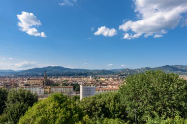 Floransa, İtalya - Haziran Florence, İtalya - 28 Haziran 2023: İtalya 'da Floransa Panoraması. İtalya 'nın Floransa şehrinin havadan görünüşü: Floransa, İtalya' da Dante Alighieri anıtı