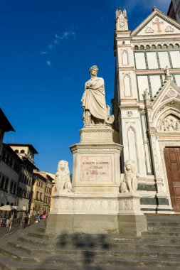 Floransa, İtalya - 28 Haziran 2023: Floransa, İtalya 'da Dante Alighieri Anıtı