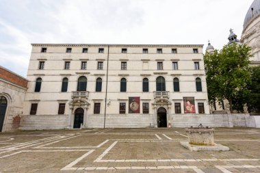 Venedik, İtalya - 30 Haziran 2023: Pinacoteca Manfrediniana Müzesi Venedik, İtalya