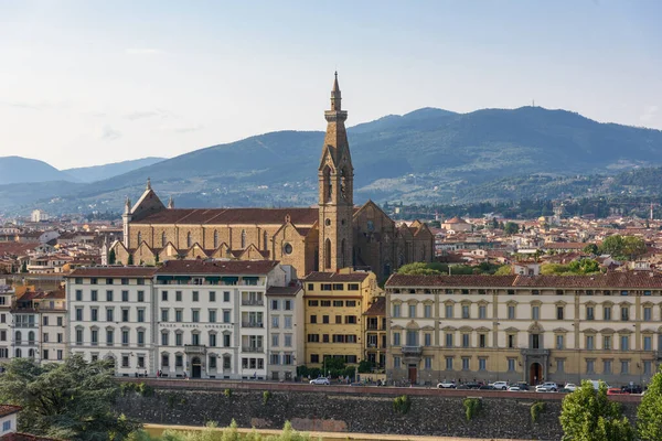 Floransa, İtalya - Haziran Florence, İtalya - 28 Haziran 2023: İtalya 'da Floransa Panoraması. İtalya 'nın Floransa şehrinin havadan görünüşü: Floransa, İtalya' da Dante Alighieri anıtı