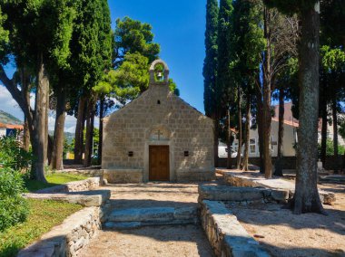 Cavtat, Hırvatistan - 11 Ağustos 2023: Hırvatistan 'ın Cavtat kentindeki St. Juraj Kilisesi