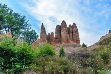 Kum Piramitleri - Bosna-Hersek 'te Foca yakınlarında Pjescane piramide.