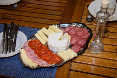 Aperatifler masada - parti