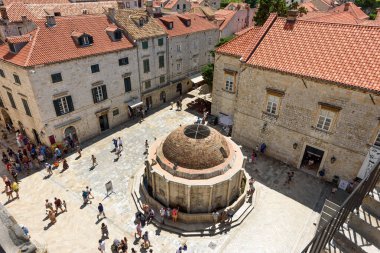 Dubrovnik, Hırvatistan - 03 Ağustos 2023: Ünlü seyahat beldesi Dubrovnik, Dalmaçya, Hırvatistan ve Avrupa 'ya bakın. Eski Dubrovnik kasabası