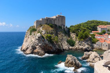 Dubrovnik, Hırvatistan - 03 Ağustos 2023: Ünlü seyahat beldesi Dubrovnik, Dalmaçya, Hırvatistan ve Avrupa 'ya bakın. Eski Dubrovnik kasabası