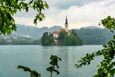 Bled, Slovenya - 28 Haziran 2023: Slovenya 'da Güzel Göl Bled.