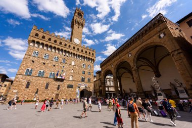 Floransa, İtalya - 28 Haziran 2023: Floransa, İtalya Piazza della Signoria 'dan Palazzo Vechio ile