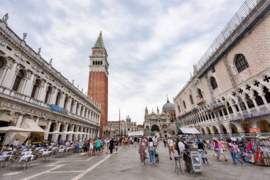 Venedik, İtalya - 30 Haziran 2023: San Marco Meydanı Venedik, İtalya. 