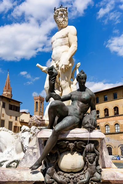 Florence, İtalya - 28 Haziran 2023: Neptün Fıskiyesi, Piazza Della Signoria, Floransa, İtalya,