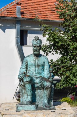 Visegrad, Bosna-Hersek Cumhuriyeti - 13 Ağustos 2023: Mehmed-Paşa Sokoloviç Andricgrad, Bosna-Hersek 'e giden yolda heykeli.