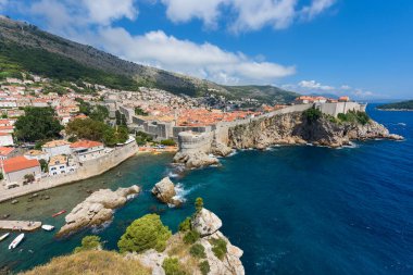 Dubrovnik, Hırvatistan - 03 Ağustos 2023: Ünlü seyahat beldesi Dubrovnik, Dalmaçya, Hırvatistan ve Avrupa 'ya bakın. Eski Dubrovnik kasabası