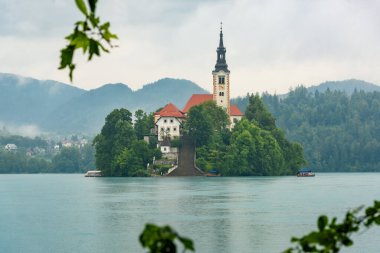 Bled, Slovenya - 28 Haziran 2023: Slovenya 'da Güzel Göl Bled.