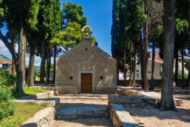 Cavtat, Hırvatistan - 11 Ağustos 2023: Hırvatistan 'ın Cavtat kentindeki St. Juraj Kilisesi