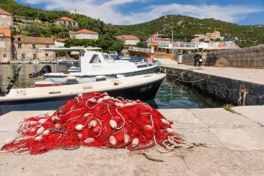 Sudjuradj, Hırvatistan - 09 Ağustos 2023: Dubrovnik, Adriyatik denizi yakınlarındaki Sipan Adası, Sudjuradj köyü, Hırvatistan