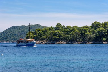 Sudjuradj, Hırvatistan - 09 Ağustos 2023: Dubrovnik, Adriyatik denizi yakınlarındaki Sipan Adası, Sudjuradj köyü, Hırvatistan