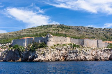 Dubrovnik, Hırvatistan - 03 Ağustos 2023: Dubrovnik 'in deniz manzarası