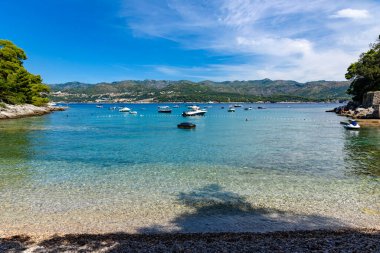 Sudjuradj, Hırvatistan - 09 Ağustos 2023: Dubrovnik, Adriyatik denizi yakınlarındaki Sipan Adası, Sudjuradj köyü, Hırvatistan