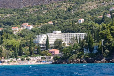 Dubrovnik, Hırvatistan - 03 Ağustos 2023: Ünlü seyahat beldesi Dubrovnik, Dalmaçya, Hırvatistan ve Avrupa 'ya bakın. Dubrovnik 'teki otel.