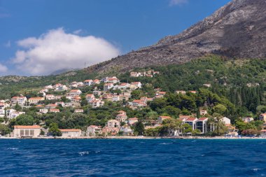 Mlini, Hırvatistan - 09 Ağustos 2023: Hırvatistan 'da Mlini' nin deniz manzarası